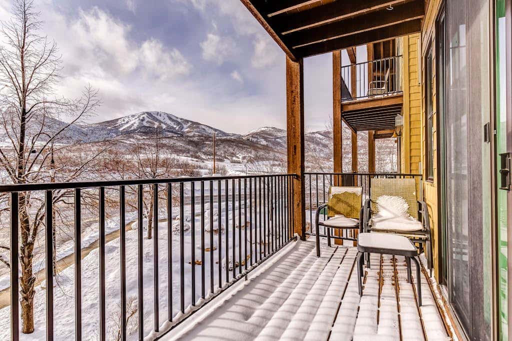 Plush condo with pool, gym, hot tubs, garage & central AC - snowbird-friendly