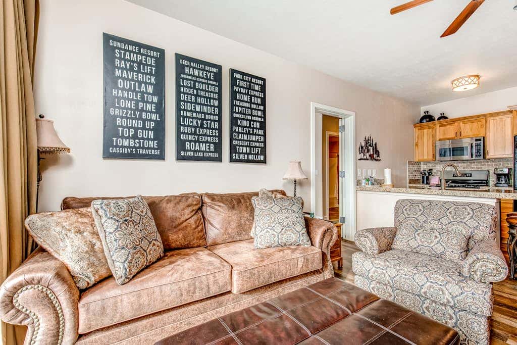 Plush condo with pool, gym, hot tubs, garage & central AC - snowbird-friendly