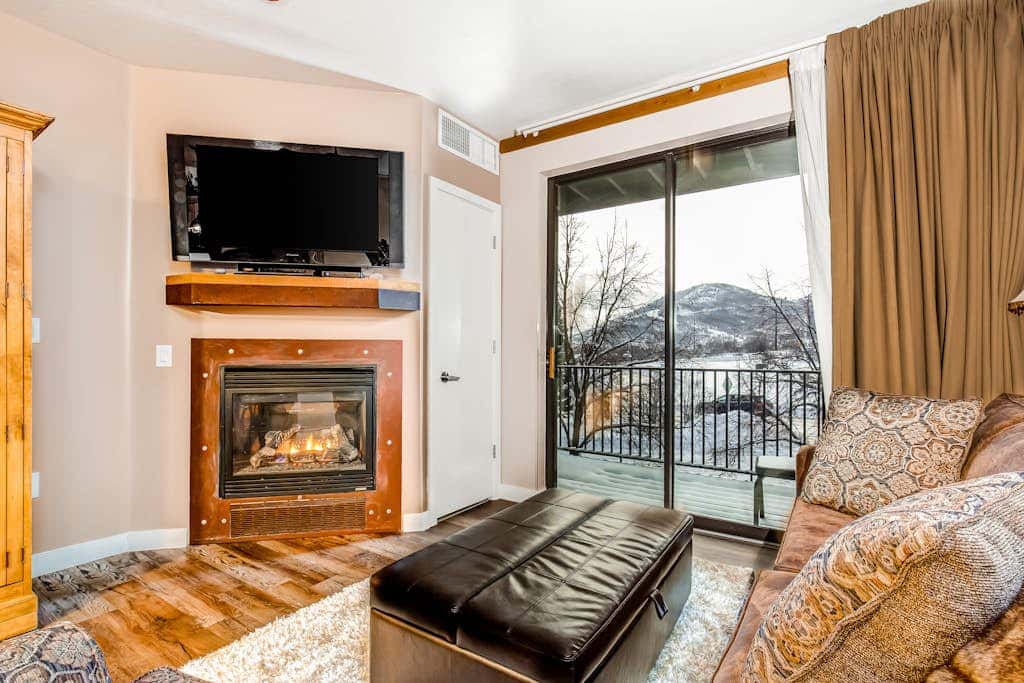Plush condo with pool, gym, hot tubs, garage & central AC - snowbird-friendly