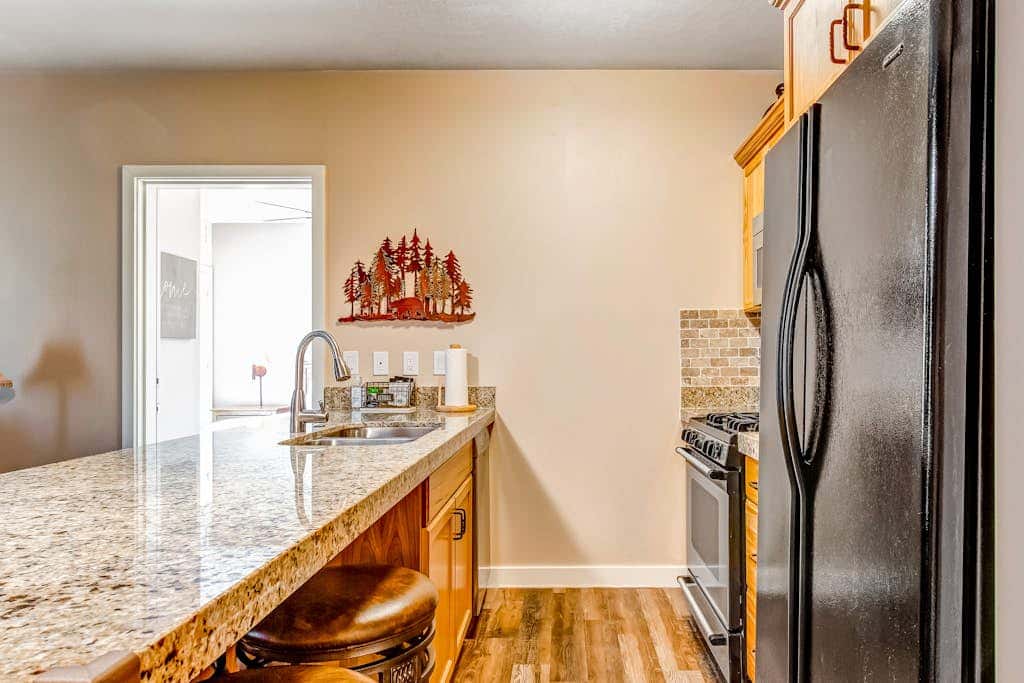 Plush condo with pool, gym, hot tubs, garage & central AC - snowbird-friendly