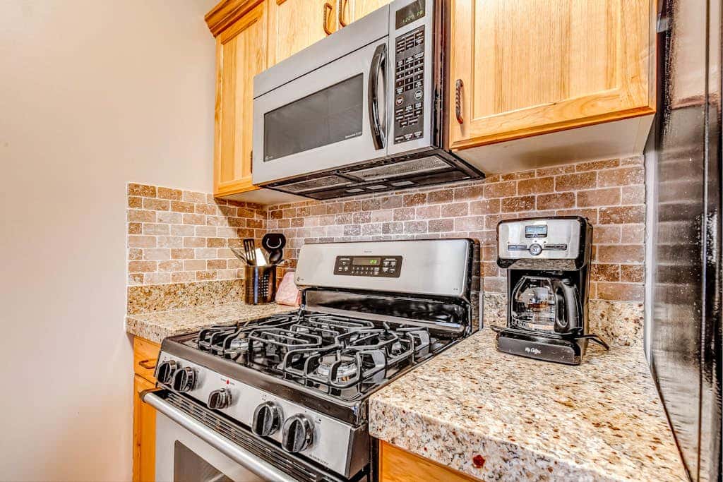 Plush condo with pool, gym, hot tubs, garage & central AC - snowbird-friendly