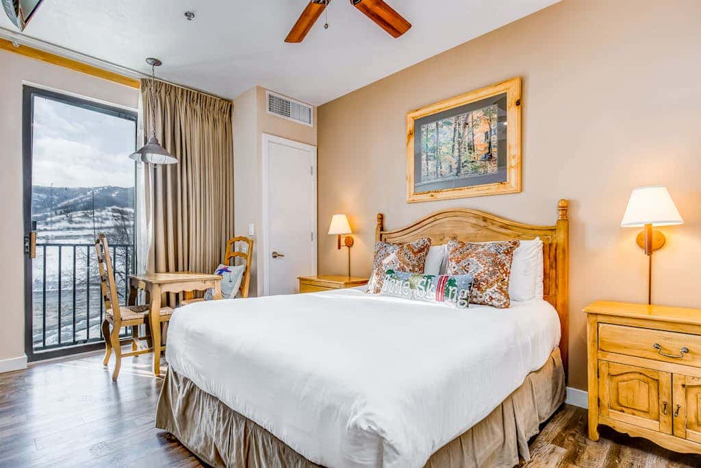 Plush condo with pool, gym, hot tubs, garage & central AC - snowbird-friendly