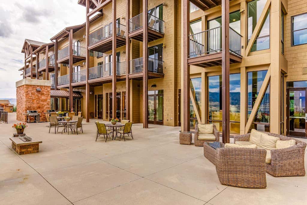 Plush condo with pool, gym, hot tubs, garage & central AC - snowbird-friendly