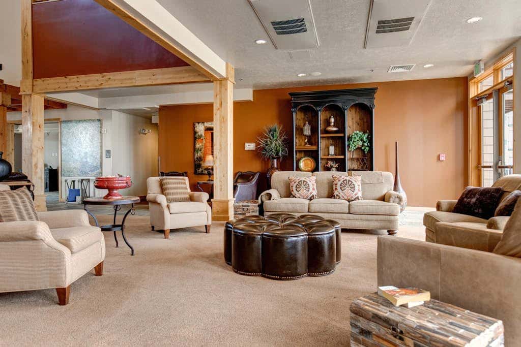 Plush condo with pool, gym, hot tubs, garage & central AC - snowbird-friendly