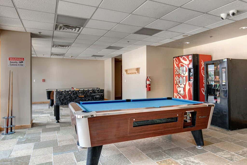 Plush condo with pool, gym, hot tubs, garage & central AC - snowbird-friendly