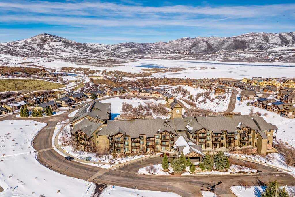 Plush condo with pool, gym, hot tubs, garage & central AC - snowbird-friendly