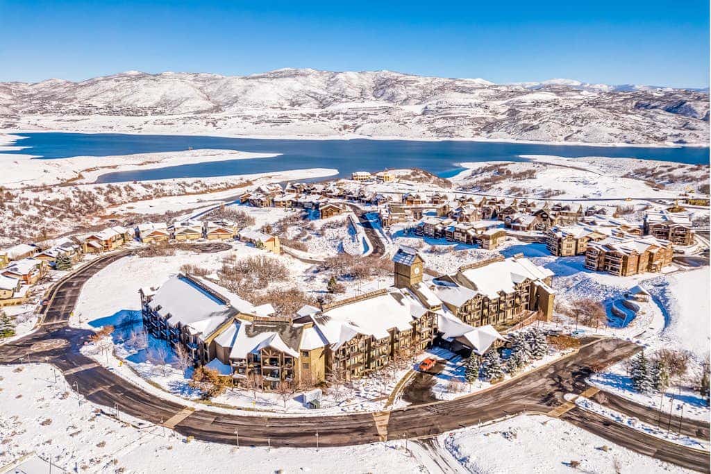 Plush condo with pool, gym, hot tubs, garage & central AC - snowbird-friendly