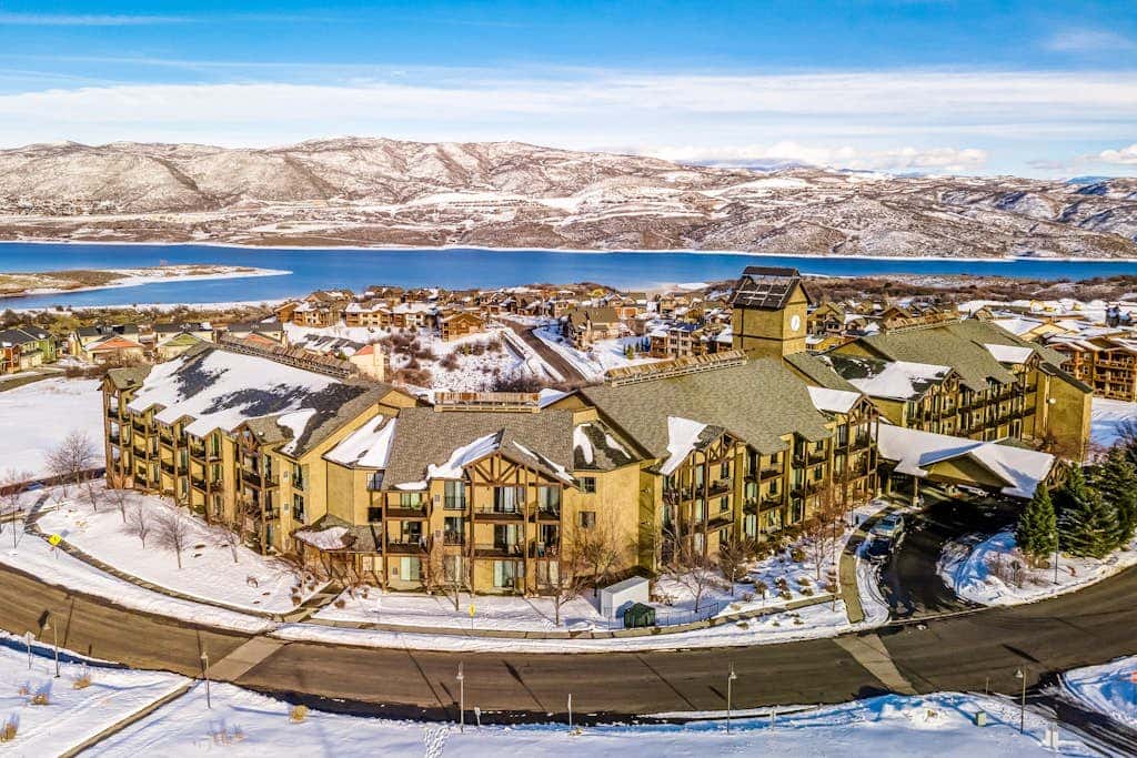 Plush condo with pool, gym, hot tubs, garage & central AC - snowbird-friendly