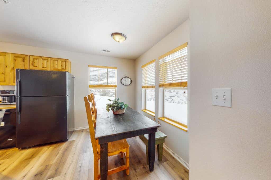 Amazing lake view condo with  fireplace, balcony, shared pool & hot tub