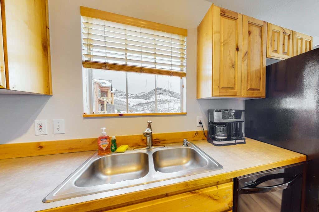 Amazing lake view condo with  fireplace, balcony, shared pool & hot tub