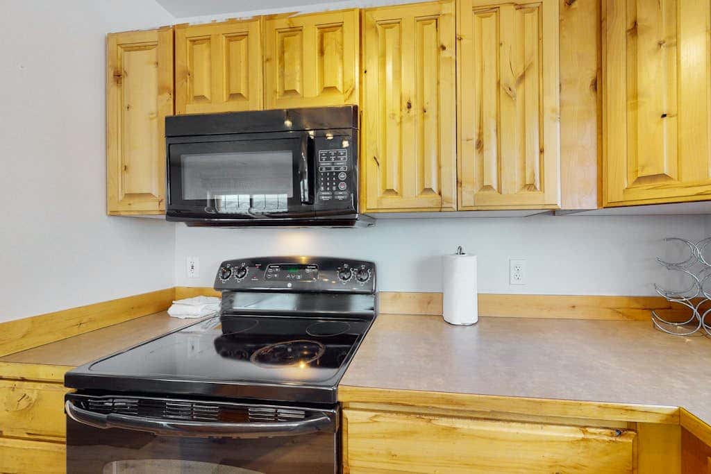 Amazing lake view condo with  fireplace, balcony, shared pool & hot tub