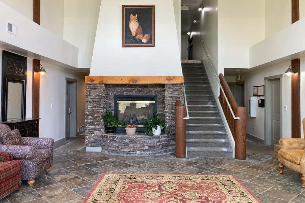Amazing lake view condo with  fireplace, balcony, shared pool & hot tub