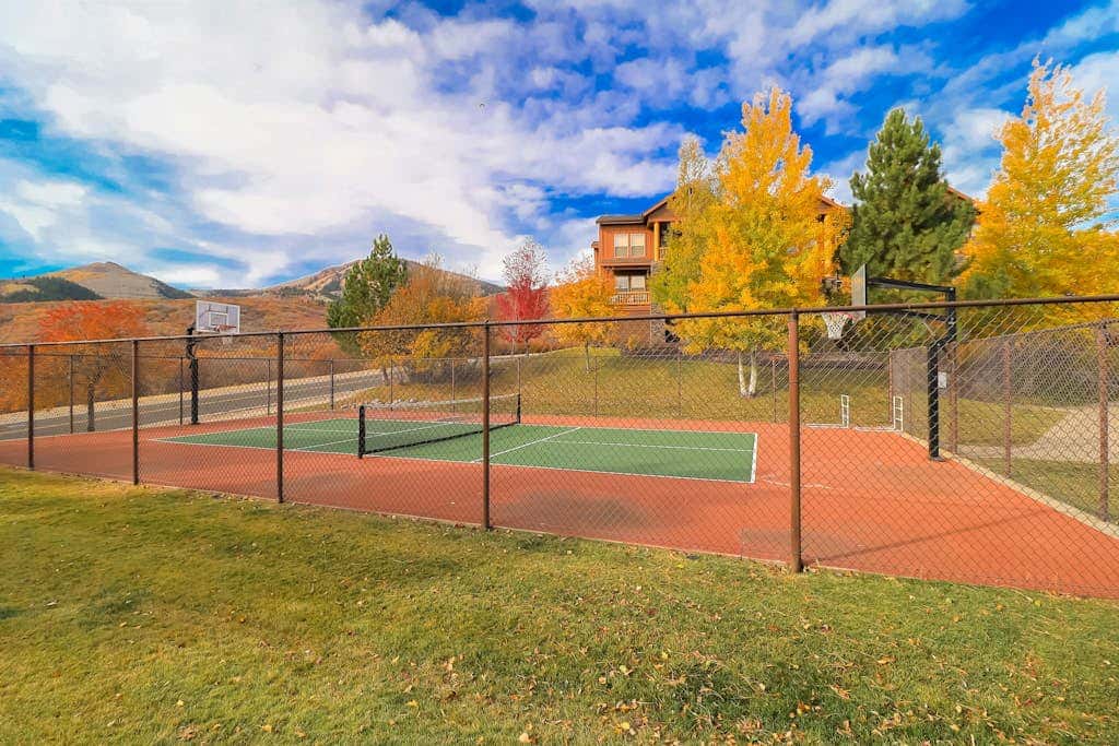 Amazing lake view condo with  fireplace, balcony, shared pool & hot tub
