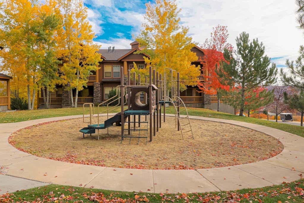 Amazing lake view condo with  fireplace, balcony, shared pool & hot tub