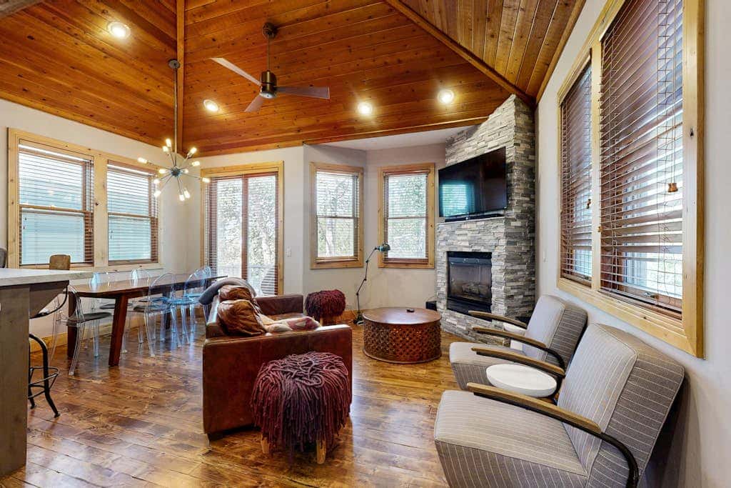 Cozy, family-friendly home with  a private hot tub, gas fireplace, two decks, WiFi