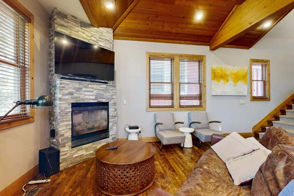 Cozy, family-friendly home with  a private hot tub, gas fireplace, two decks, WiFi