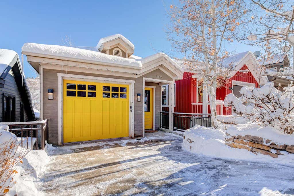 Cozy, family-friendly home with  a private hot tub, gas fireplace, two decks, WiFi