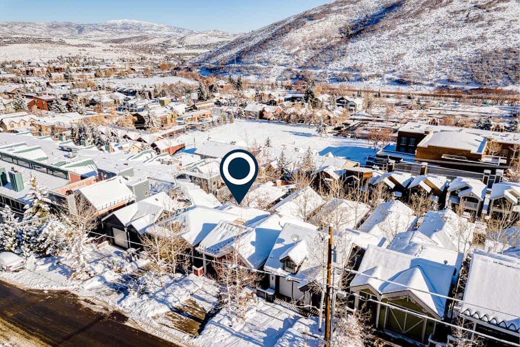 Cozy, family-friendly home with  a private hot tub, gas fireplace, two decks, WiFi
