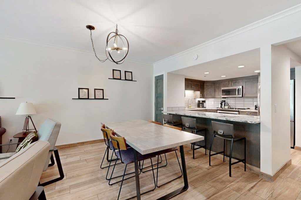 Fully Renovated Condowith Patio, Wood Fireplace & Hot Tub