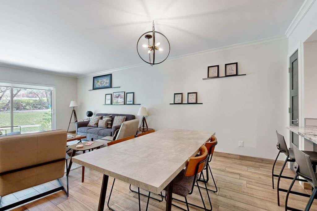 Fully Renovated Condowith Patio, Wood Fireplace & Hot Tub