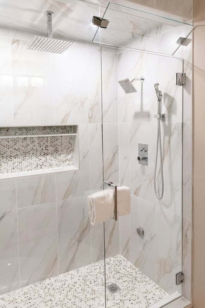 Slopeside Luxury -Walk to slopes or town with private hot tub & sauna