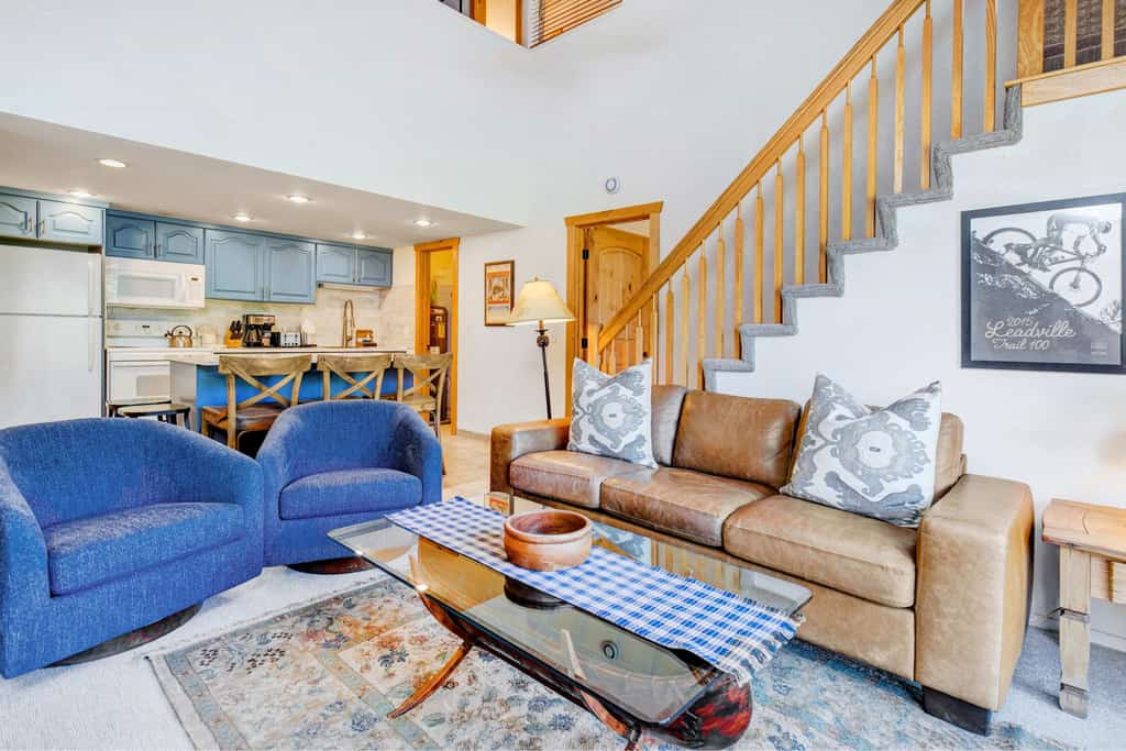 Two Lofts, Mountain Views, Gas Fireplace, Shared Seasonal Hot Tub & Pools