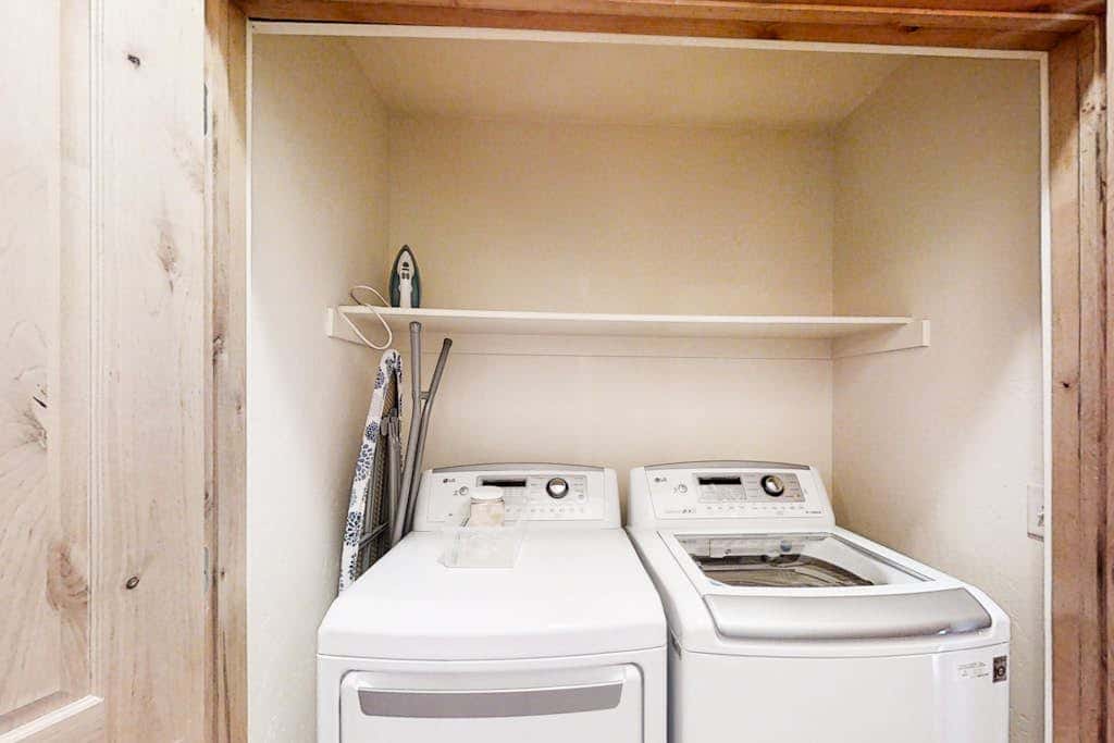 Family-Friendly Home with Private Hot Tub, Shared Pool, WiFi, and Central AC
