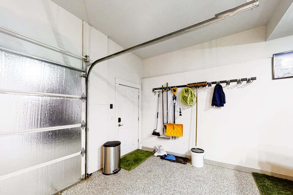 Family-Friendly Home with Private Hot Tub, Shared Pool, WiFi, and Central AC