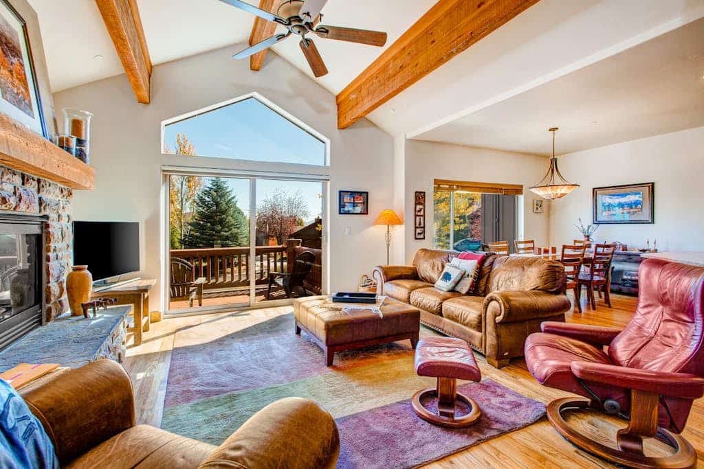 2-story duplex in great location with private balcony, mountain views, fireplace