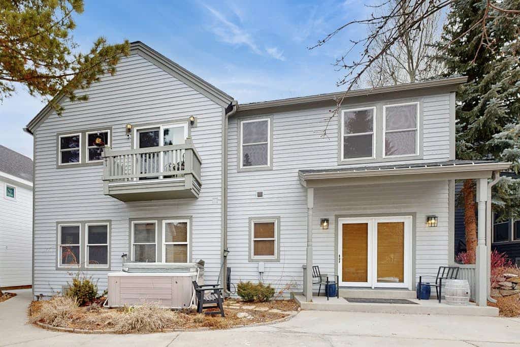 Mountain view home with hot tub, fireplace & perfect walk-to-lift location