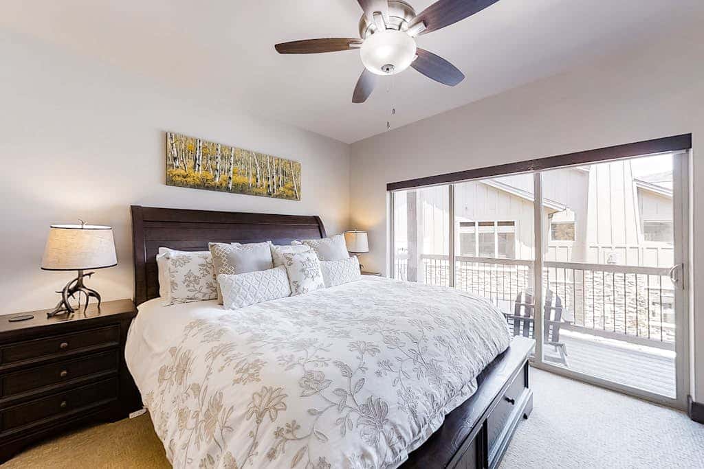 Spacious, new-build stunner near Park City & Deer Valley with private hot tub
