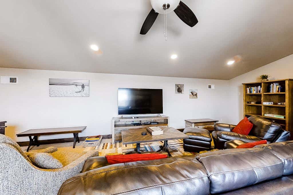 Spacious, new-build stunner near Park City & Deer Valley with private hot tub