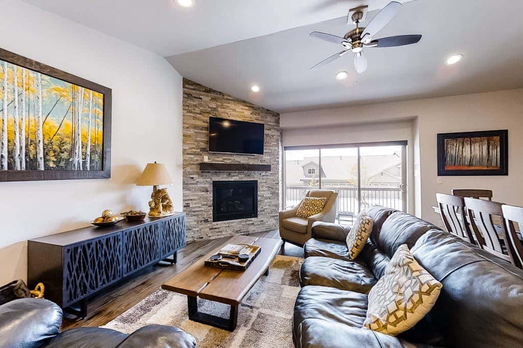 Spacious, new-build stunner near Park City & Deer Valley with private hot tub
