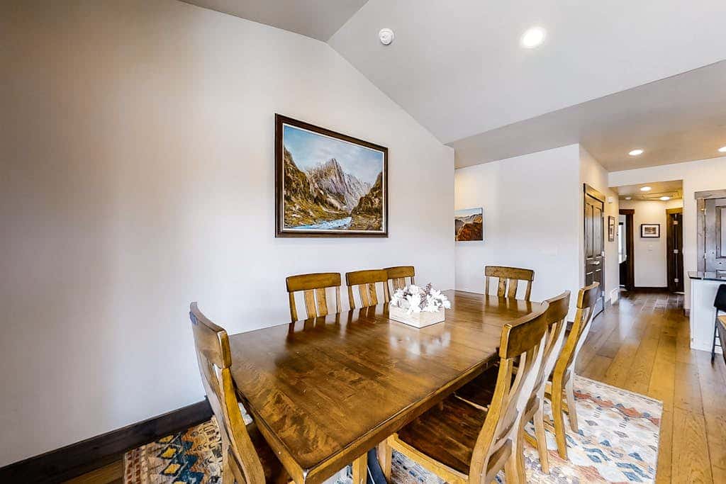 Spacious, new-build stunner near Park City & Deer Valley with private hot tub