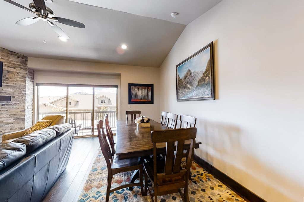 Spacious, new-build stunner near Park City & Deer Valley with private hot tub