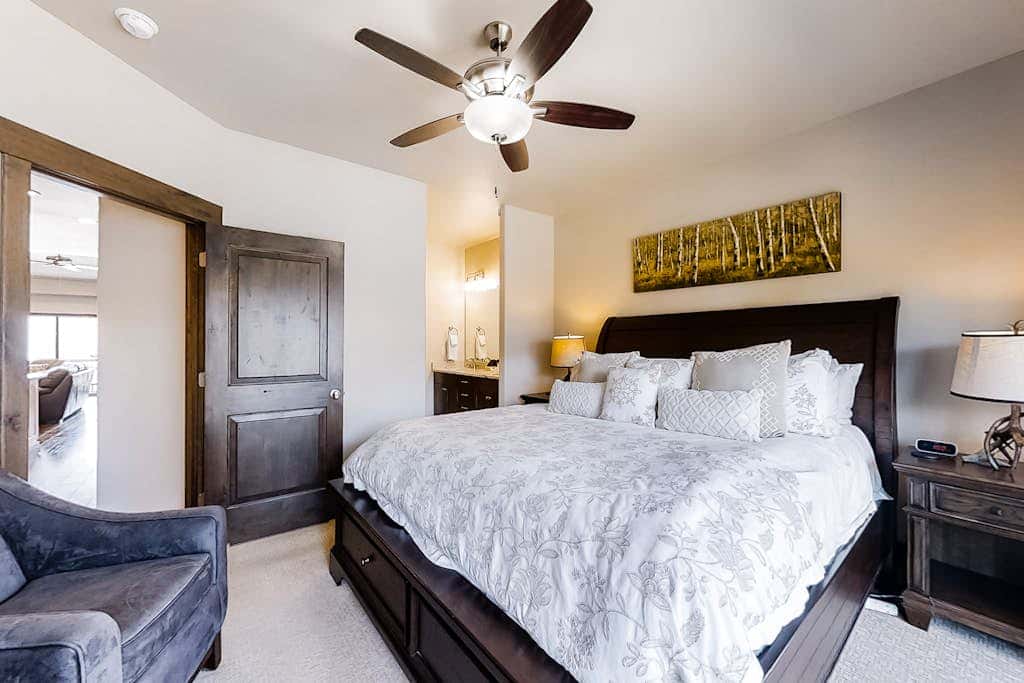 Spacious, new-build stunner near Park City & Deer Valley with private hot tub
