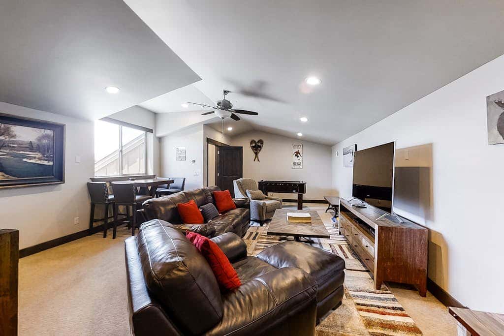 Spacious, new-build stunner near Park City & Deer Valley with private hot tub