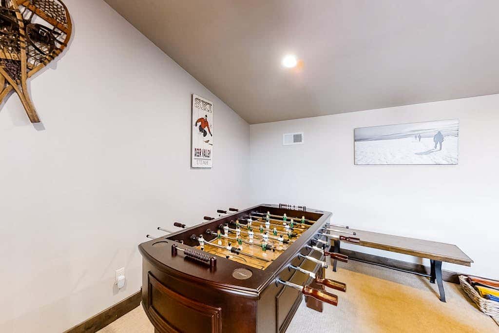 Spacious, new-build stunner near Park City & Deer Valley with private hot tub