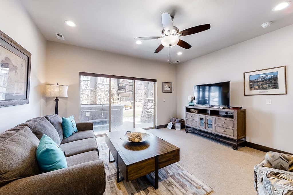 Spacious, new-build stunner near Park City & Deer Valley with private hot tub