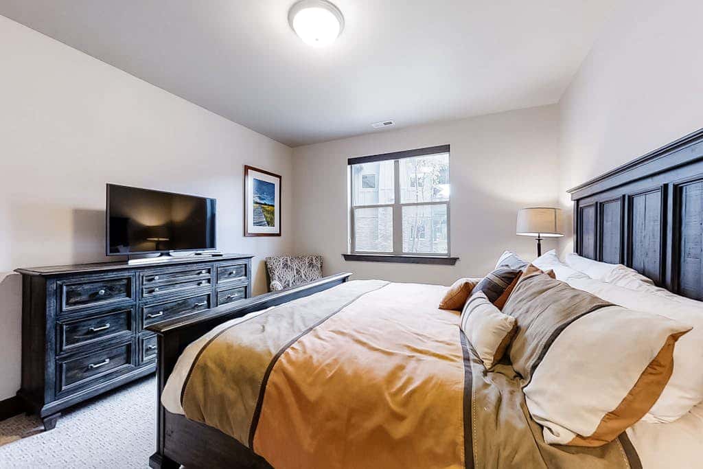 Spacious, new-build stunner near Park City & Deer Valley with private hot tub
