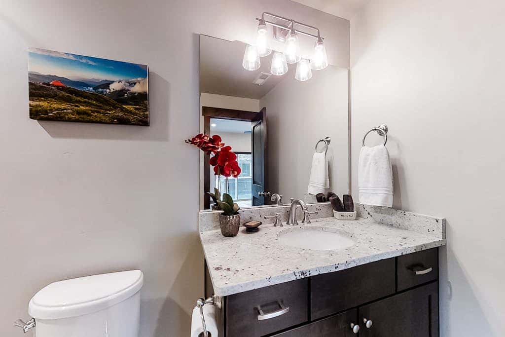 Spacious, new-build stunner near Park City & Deer Valley with private hot tub