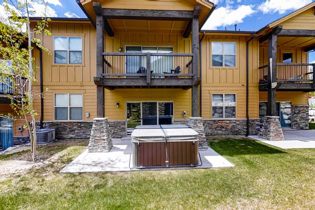 Spacious, new-build stunner near Park City & Deer Valley with private hot tub