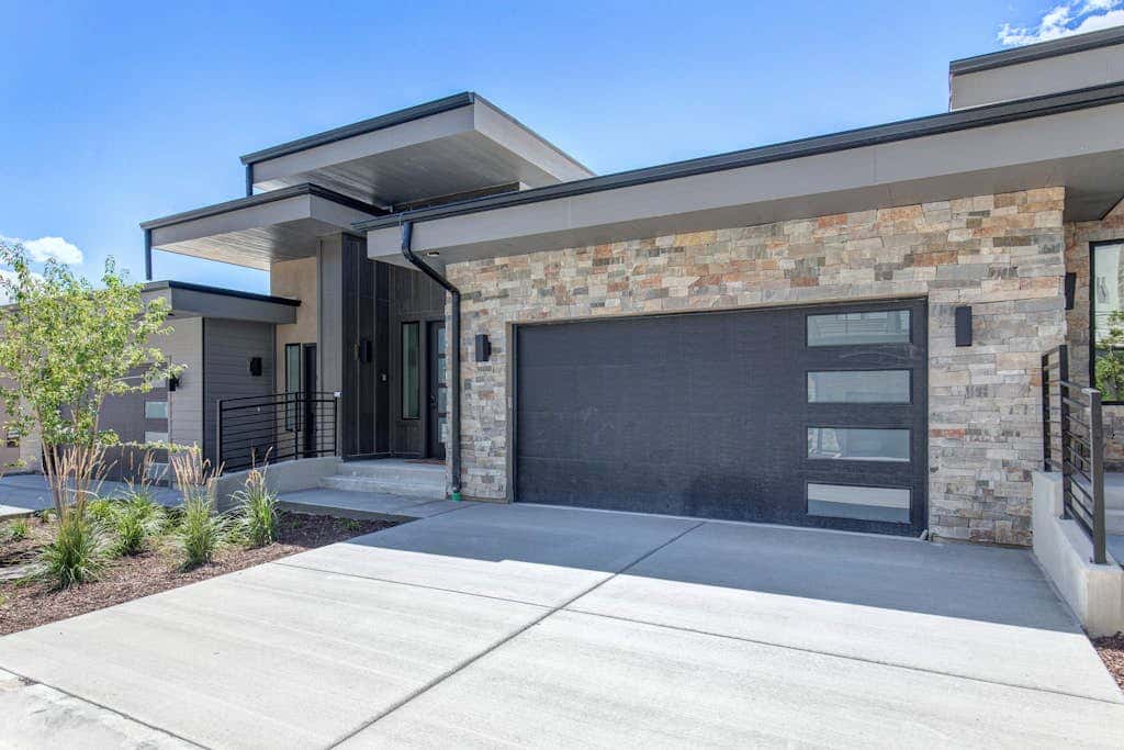 Townhouse in Hideout with hot tub