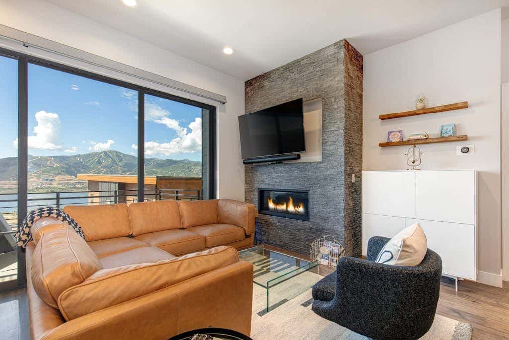 Townhouse in Hideout with hot tub