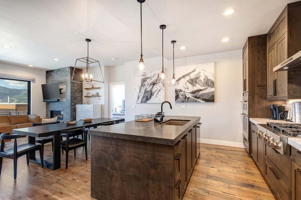 Townhouse in Hideout with hot tub