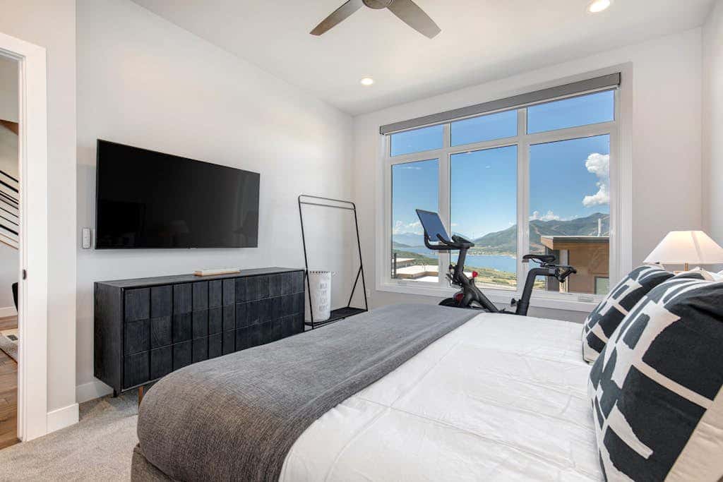 Townhouse in Hideout with hot tub