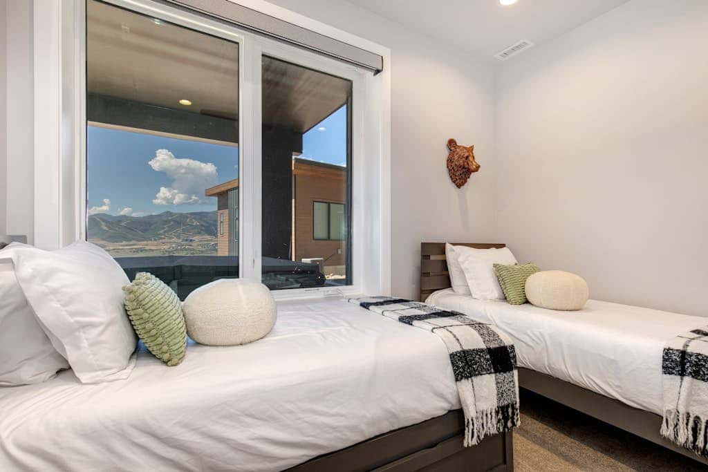 Townhouse in Hideout with hot tub