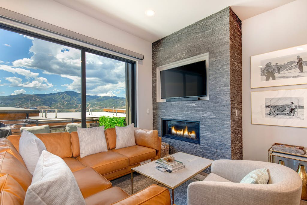 Brand-new townhome with views & hot tub  - 12 mins to Park City & Deer Valley