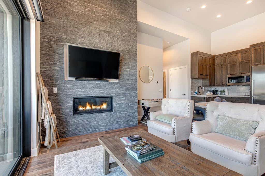 Stunning View, Family Fun and Steps from Deer Valleys New East Village