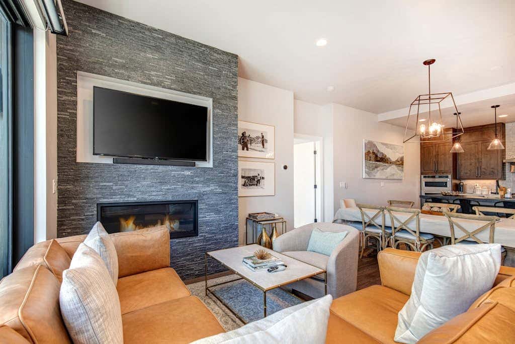 Stunning View, Family Fun and Steps from Deer Valleys New East Village